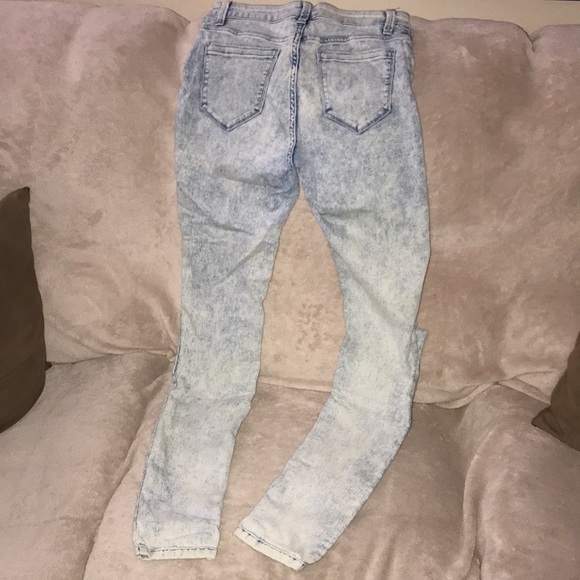 Cello jeans designed in Los Angeles size 11 distressed skinny 💕 - Picture 3 of 6
